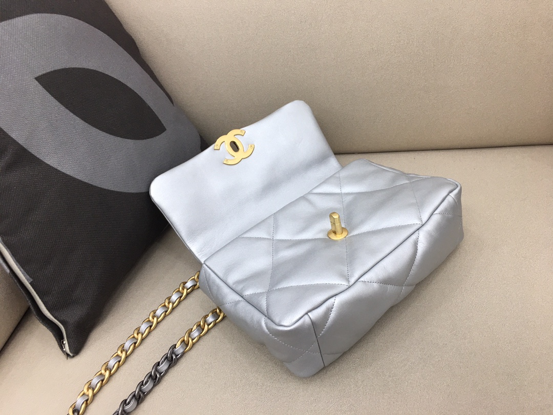 Lambskin 19 Handbag Flap Bag AS1160 Silver